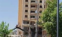 Gaziantep’te ağır hasarlı bina kontrollü şekilde yıkıldı
