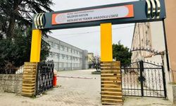 Gidemedikleri okullarında mezuniyet coşkusu yaşadılar
