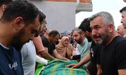 Göçük altına kalarak hayatını kaybeden 3 işçi gözyaşları arasında toprağa veriliyor