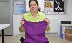 Görme engelli Çiler Kocaman dünyasını örgüyle güzelleştiriyor