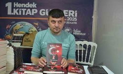 Gözleri görmüyor, kalemi hayata dokunuyor