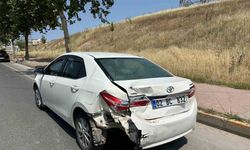 Hafif ticari araç ile otomobil çarpıştı