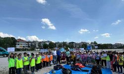 Halk plajında su altında temizlik yapan cankurtaranlar acı tabloyu gözler önüne serdi