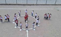 Hilal öğretmen eTwinning projeleri ile öğrencilerini hem eğlendirdi hem de eğitti
