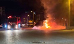 Kahramanmaraş’ta yanan otomobil hurdaya döndü