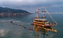 Karadeniz, kanolarla renklendi