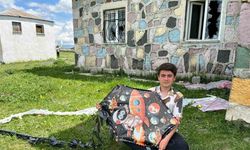 Kars’ta öğrenciler düşe kalka uçurtma uçurdu