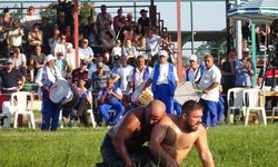 Kavasoğlu ve Şamdancıbaşı İbrahim Yağlı Pehlivan Güreşleri’nde başpehlivan Okulu oldu