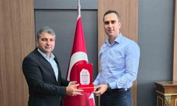 Kaymakam Artar, plaket ile uğurlandı
