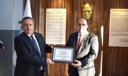Kaymakam Kurt’a ‘Fahri hemşehrilik beratı’