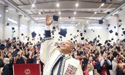 Kimi 63 yaşında üniversite mezunu oldu kimi de profesör olmasına rağmen bölüm bitirdi