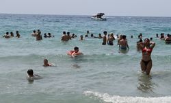 Kuşadası’nda plajlarda bayram yoğunluğu