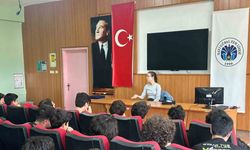 Kütahya’da Araştırma Görevlisi Hidayet Pütün öğrencilerle buluştu