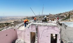 Mardin’de tarihi silueti bozan yapıların yıkımına devam ediliyor