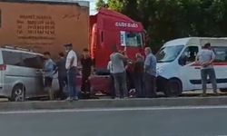 Mersin’de 3 aracın karıştığı kazada 2 kişi yaralandı