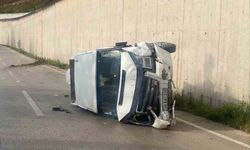 Minibüsün devrilmesi sorucu 10 kişi yaralandı