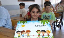 Öğrenciler karne mutluluğu yaşadı