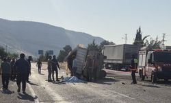 Otomobil ile kamyonet çarpıştı: 1 ölü, 4 yaralı