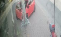 Otomobilin mağazaya daldığı anlar kamerada