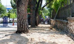 Özer Türk Caddesi’nde kaldırım yenileme çalışmaları başladı