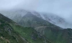 Rize’nin Kavrun Yaylası Haziran ayında beyaza büründü