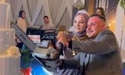 Salona paytonla geldiler, pastayı da motorlu testere ile kestiler
