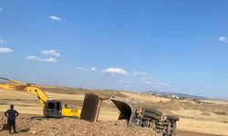 Siirt’te kamyon devrildi: 1 yaralı