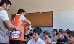 Siverek’te öğrencilere karne gününde dondurma ve kek ikram edildi