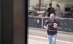Şoför sıcaktan bunalan çocukları dondurmayla serinletti