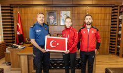 Taekwondo şampiyonu Ebrar Çakır’ı makamında ağırladı