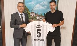 Tayyip Talha Sanuç’tan lise öğretmenine Beşiktaş forması