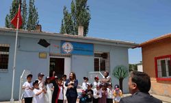 Tek kişilik mezuniyete vali katıldı