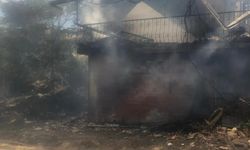 Uşak’ta yangında 3 ev zarar gördü