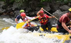 Vali Mustafa Çiftçi bu defa coşkun sularda rafting yaptı