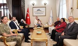 Vali Yiğitbaşı, Şehit Önder Özen’in ailesini makamında ağırladı