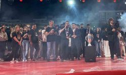 Vanspor FK’nın şampiyonluğu coşkuyla kutlandı