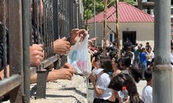 Yüksekova’da LGS sınavına giren öğrencilerin molasında ilginç görüntüler oluştu