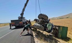 Adilcevaz’da traktör şarampole devrildi: 1 yaralı
