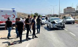 Adıyaman’da iki otomobil çarpıştı:  2 yaralı
