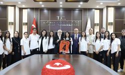 Ağrı kadın futbol takımı, Bakan Göktaş’la bir araya geldi
