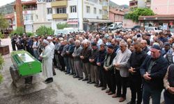 Amasya’da cezaevinden çıkan eşinin vurduğu kadın defnedildi