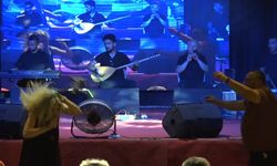Antalya’daki festivalde sahnede ilginç an: Dron sanatçının kafasına çarptı