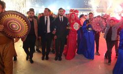 Aşiret düğününde damada 7 buçuk milyon, geline 1 buçuk kilo altın takıldı