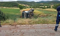 Devrilen kamyonun sürücüsü hayatını kaybetti