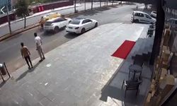Dikkatsiz sürücü, taksinin yan yatmasın atmasına neden oldu
