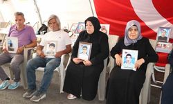 Diyarbakır anneleri terör örgütü PKK’nın silahları bırakmasını olumlu karşıladı