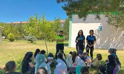 Erzincan polisi çocukları bilgilendiriyor