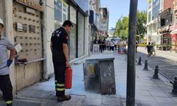 Lüleburgaz’da kaldırımdaki elektrik panosunda yangın