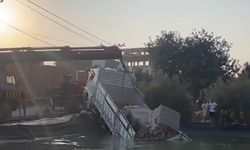 Mersin’de freni patlayan kamyon sulama havuzuna düştü