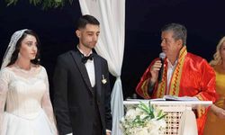 Nikahlarını belediye başkanı kıydı, şahitleri vali oldu